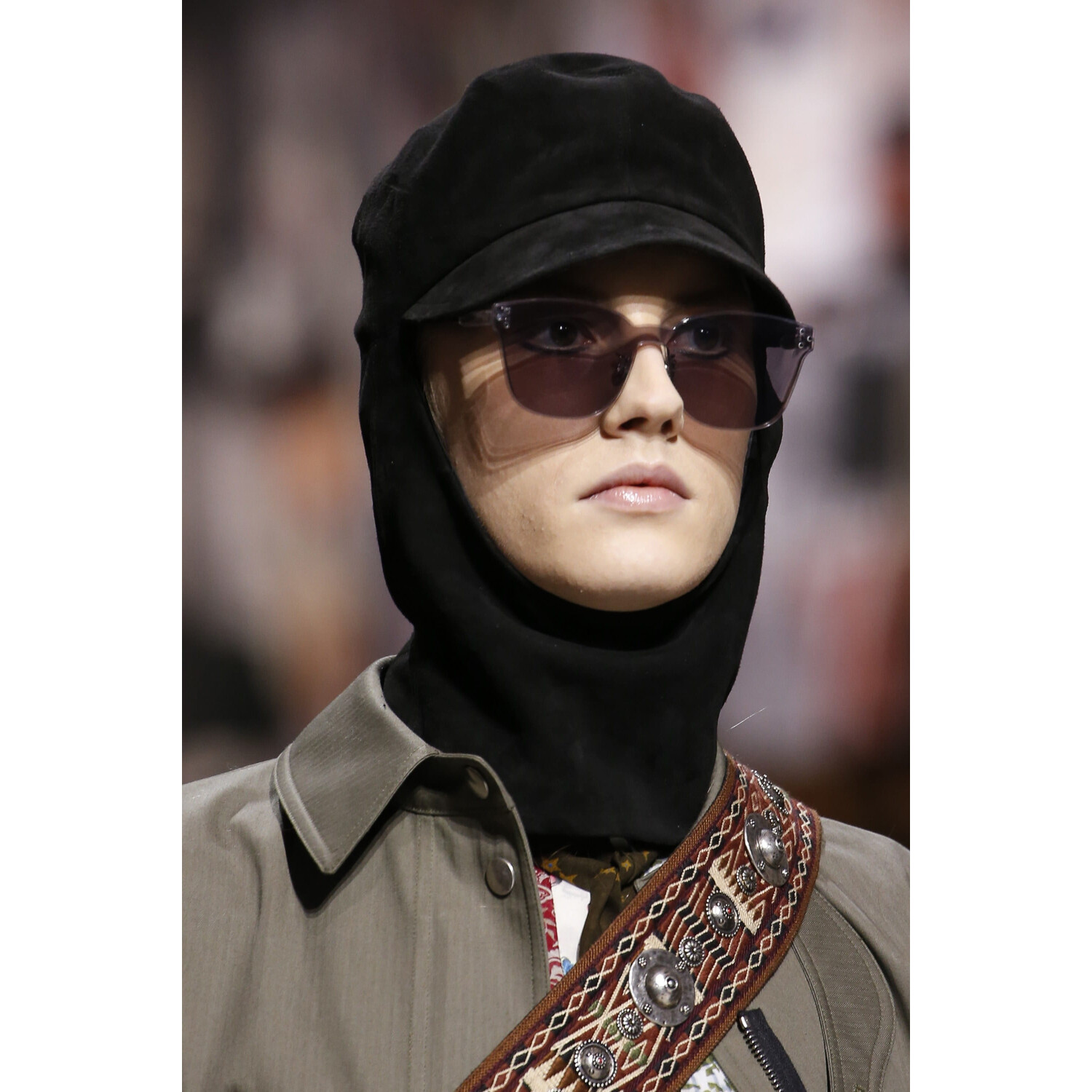 Фото Details Christian Dior , Details Dior Fall 2018 Ready-to-Wear , Детали показа Кристиан Диор , Детали показа Диор осень зима 2018 , Fashion show , неделя моды в Париже , PFW , Мария Грация Кьюри , Mainstyles